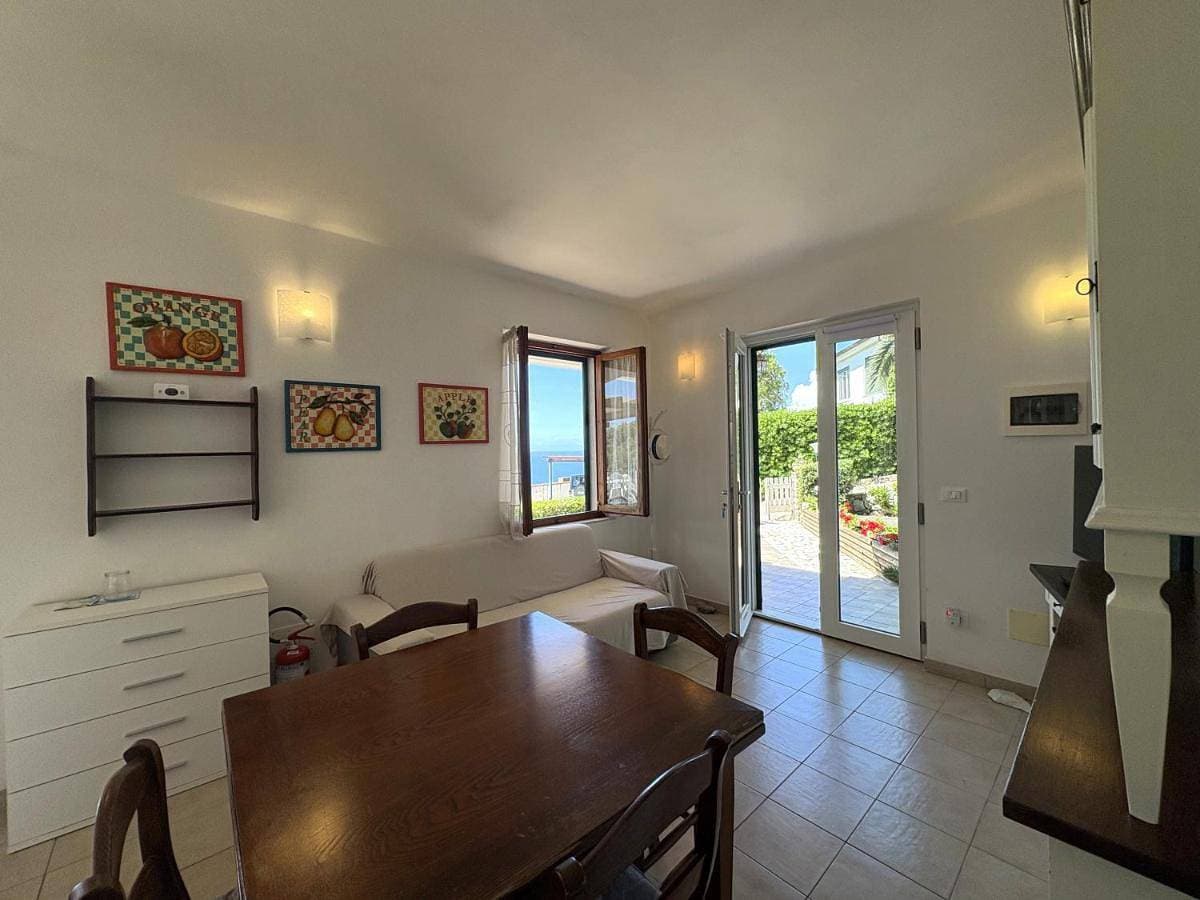 Foto 5 von 37: Two-Bedroom Apartment with Terrace and Sea View