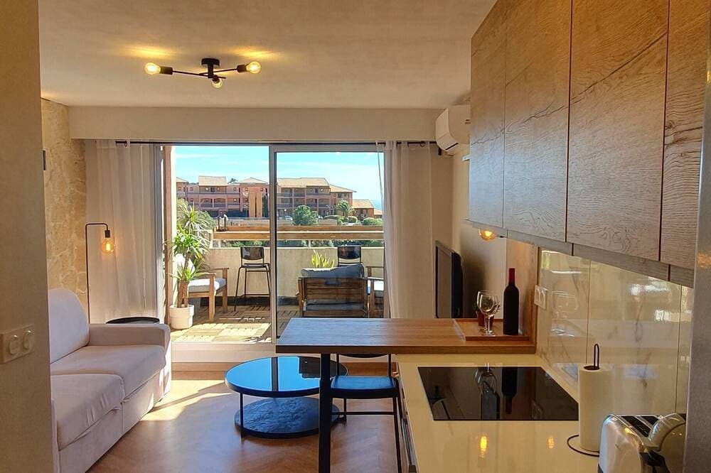 Foto 7 von 12: Ocean View | Pool Just 10 Seconds Away & Fully Equipped with Air Conditioning