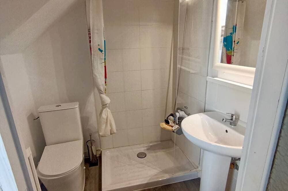 Foto 6 von 22: Cozy 2-bedroom apartment with WiFi, air-con and a  rooftop terrace with bbq.