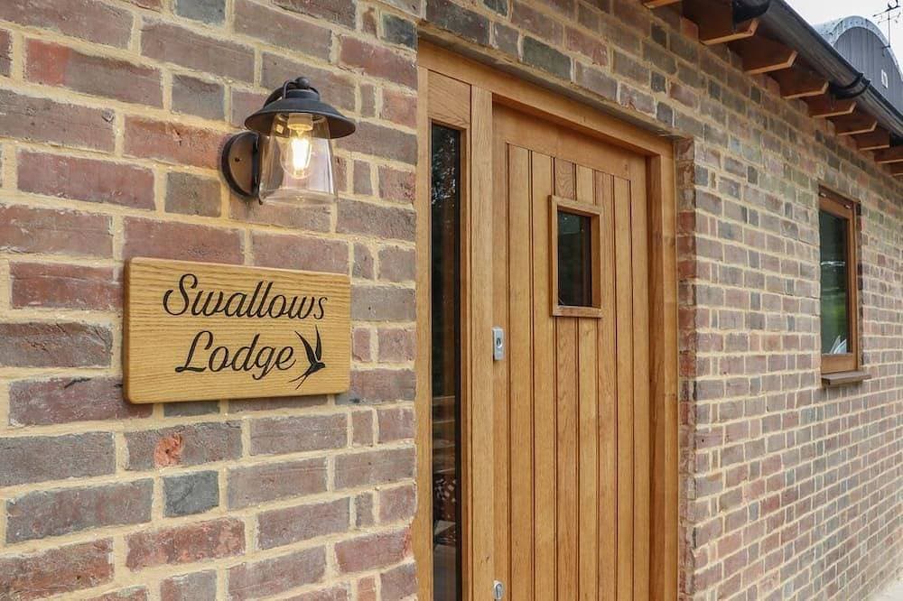 Swallows Lodge, in Dormansland 1