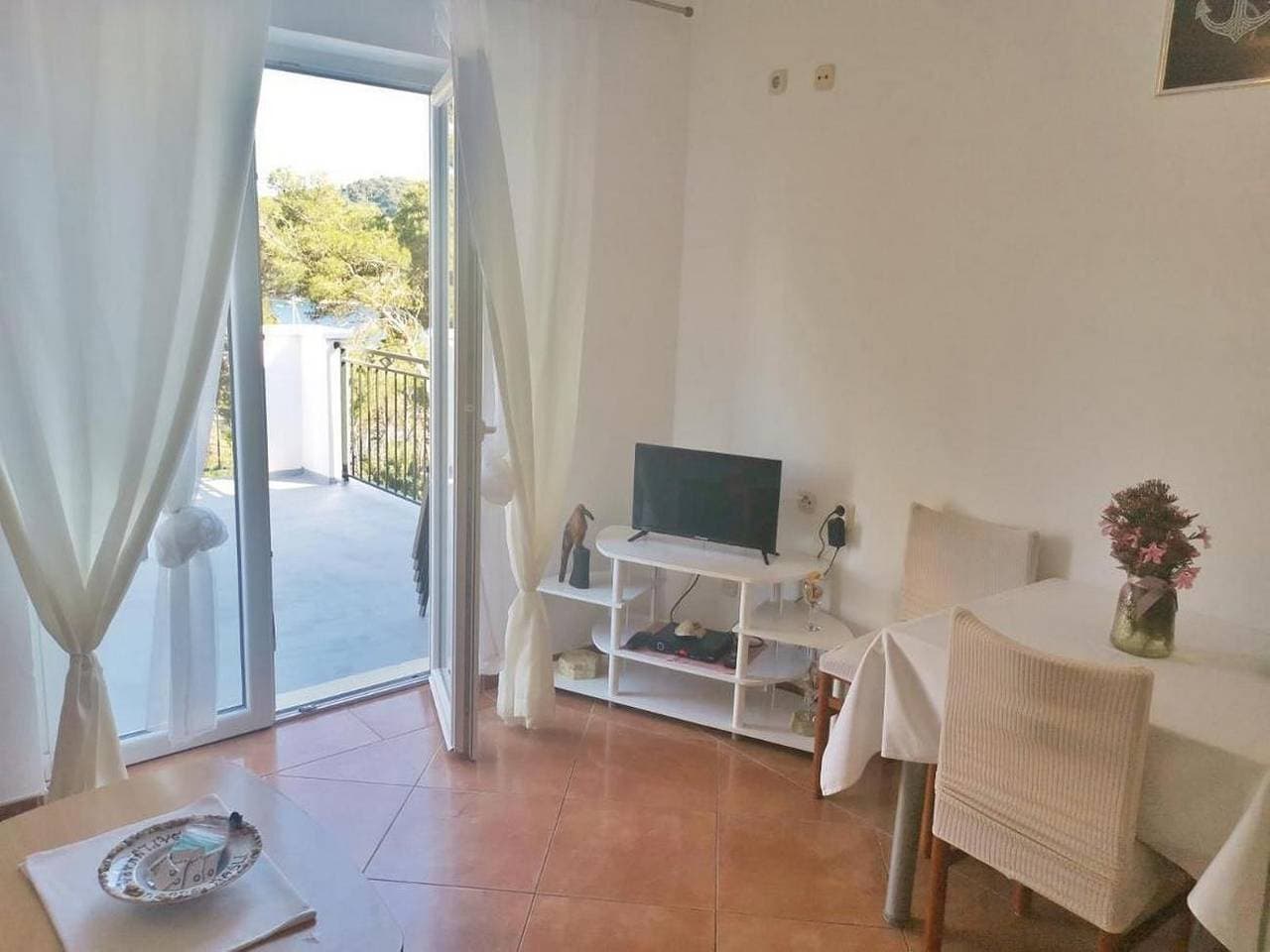 1-Zimmer-Ferienwohnung mit Balkon Bucht Saplunara, Mljet A-4923-a 1