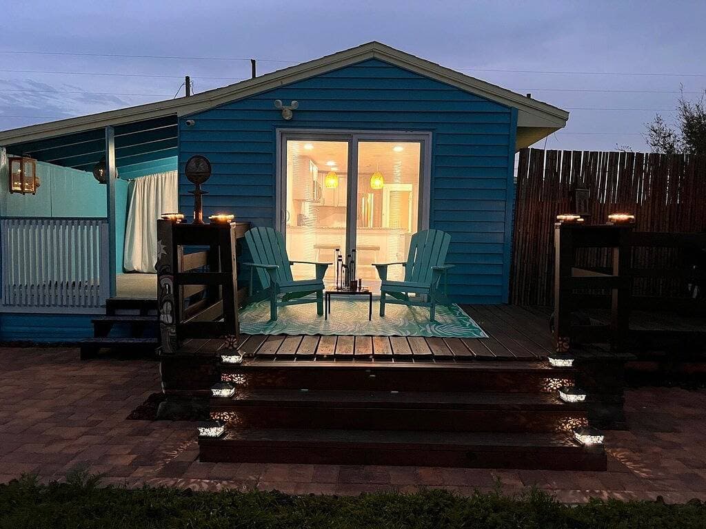 Foto 11 von 16: Waterfront Cottage with a dock