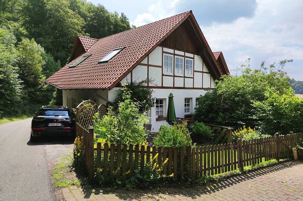 Haus am Wald, wohnen Sie in einem kleinen Dorf direkt am Wald. 1