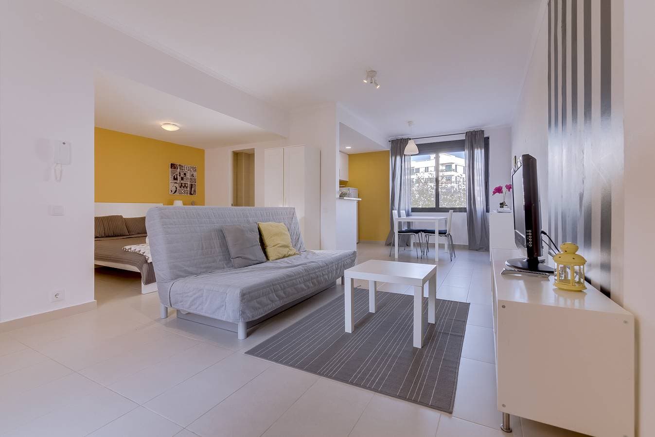 Foto 5 von 16: Yellow Studio Apartment