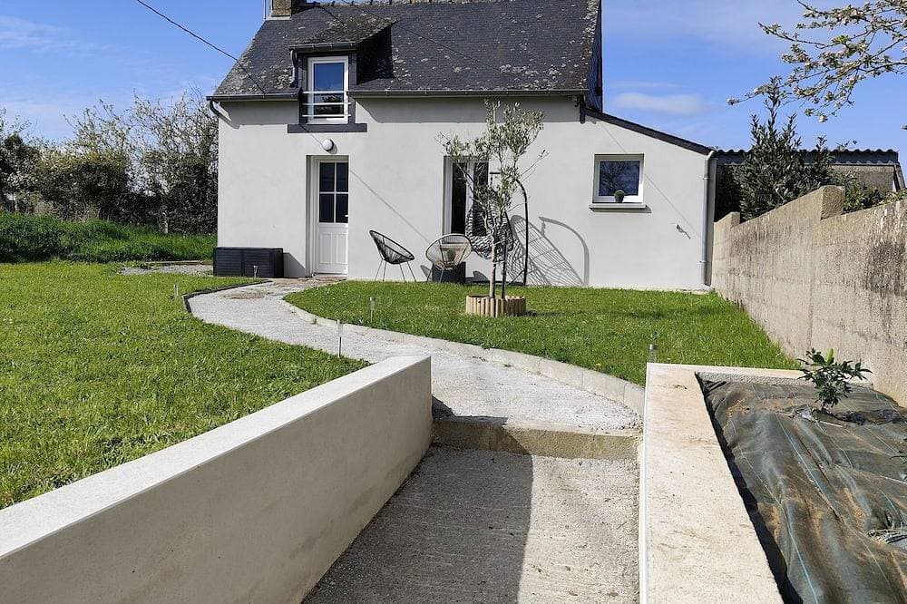 House near Guerledan 1
