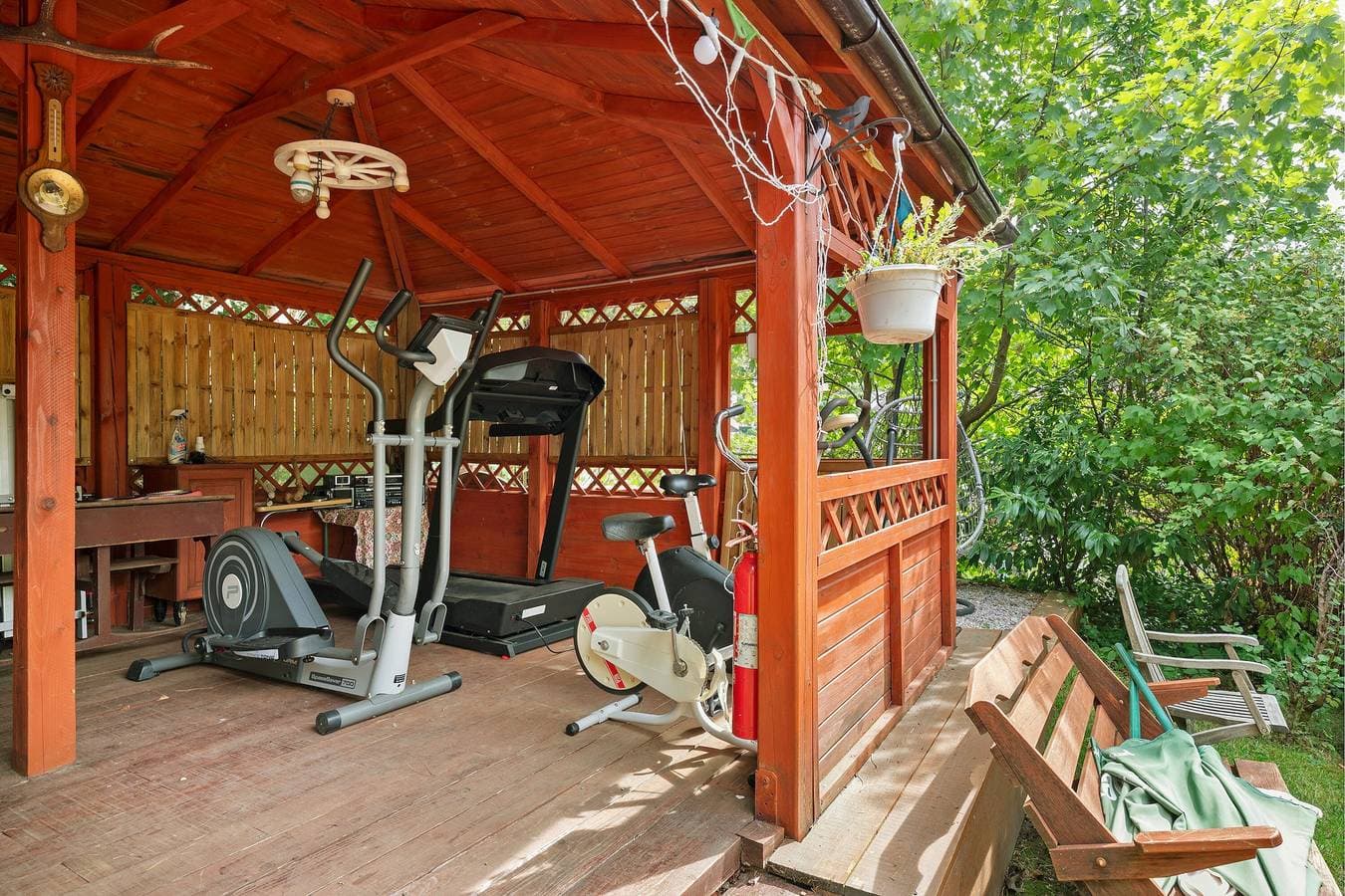 Foto 3 von 35: Gästezimmer „Chambre B und C – Sportive“ mit Bergblick, Gemeinschaftsterrasse & WLAN