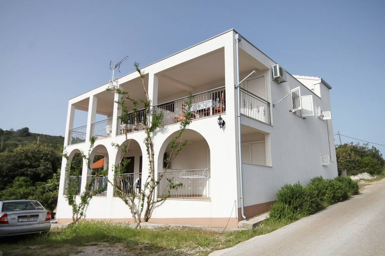 Foto 5 von 36: 2-Zimmer-Ferienwohnung am Strand Bucht Pokrivenik, Hvar -a