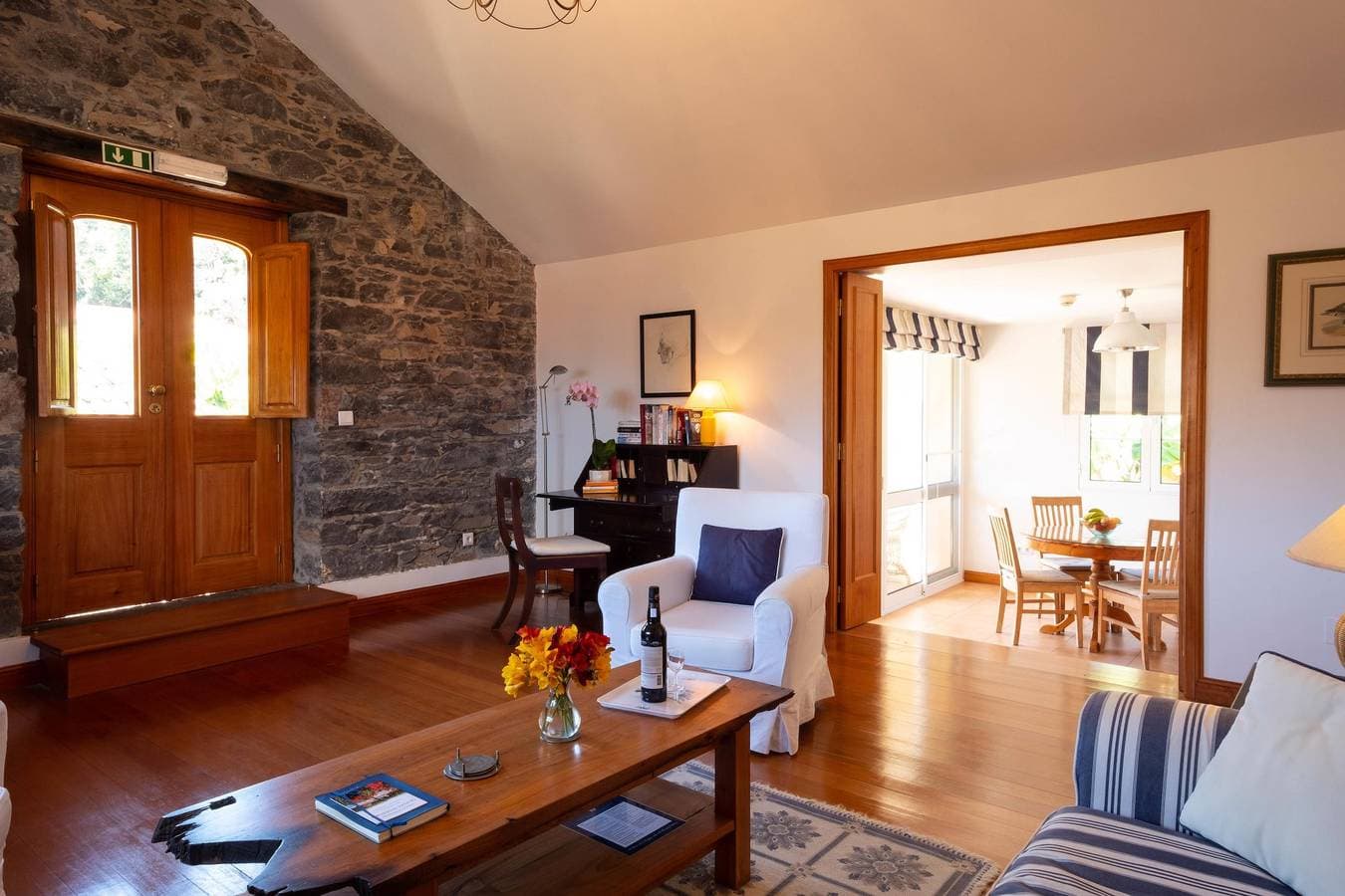 Foto 4 von 25: Charming stone cottage in Funchal | Casa Feitor