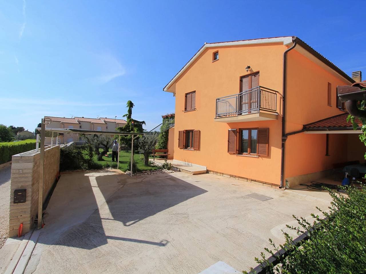 Foto 7 von 20: Wohnung in Fažana mit Garten und Terrasse