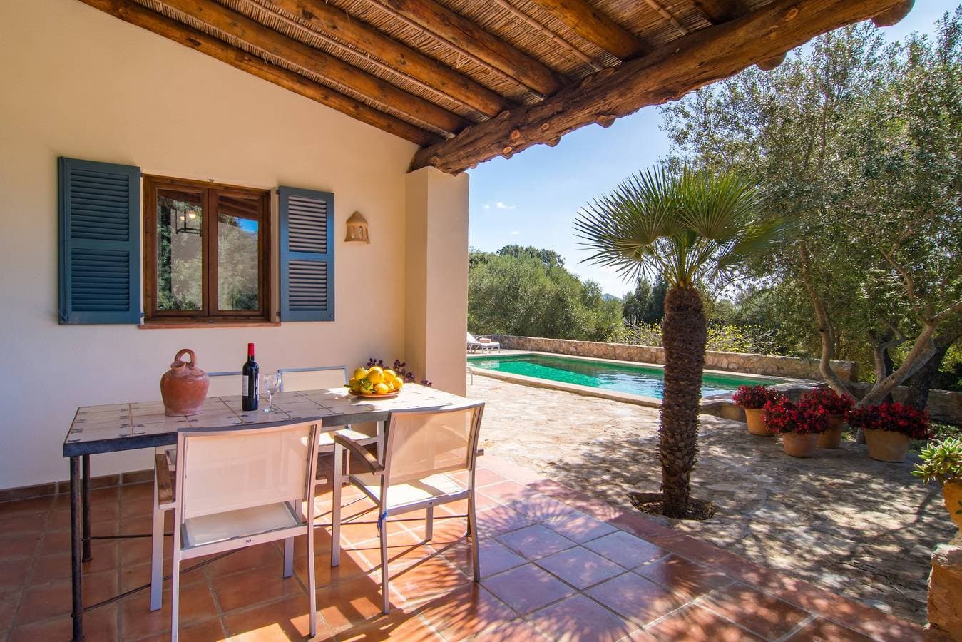 Foto 4 von 29: Schönes Ferienhaus "Finca Es Garballó" mit Garten, Pool, Terrassen und WLAN; Parkplätze vorhanden