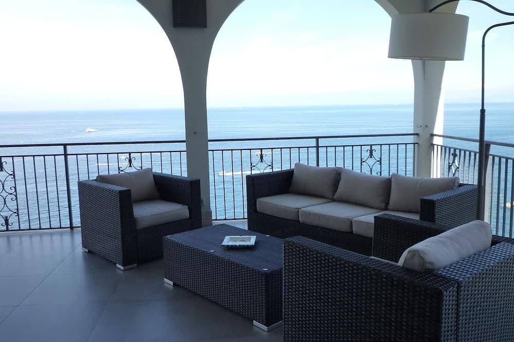 Übersicht exklusiven Villa am Meer in Sorrento Peninsula 1