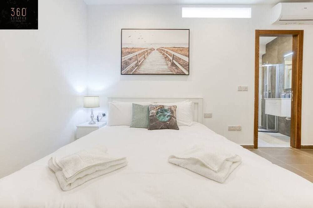 Foto 2 von 20: Seafront home with Private Balcony & WIFI in Gzira