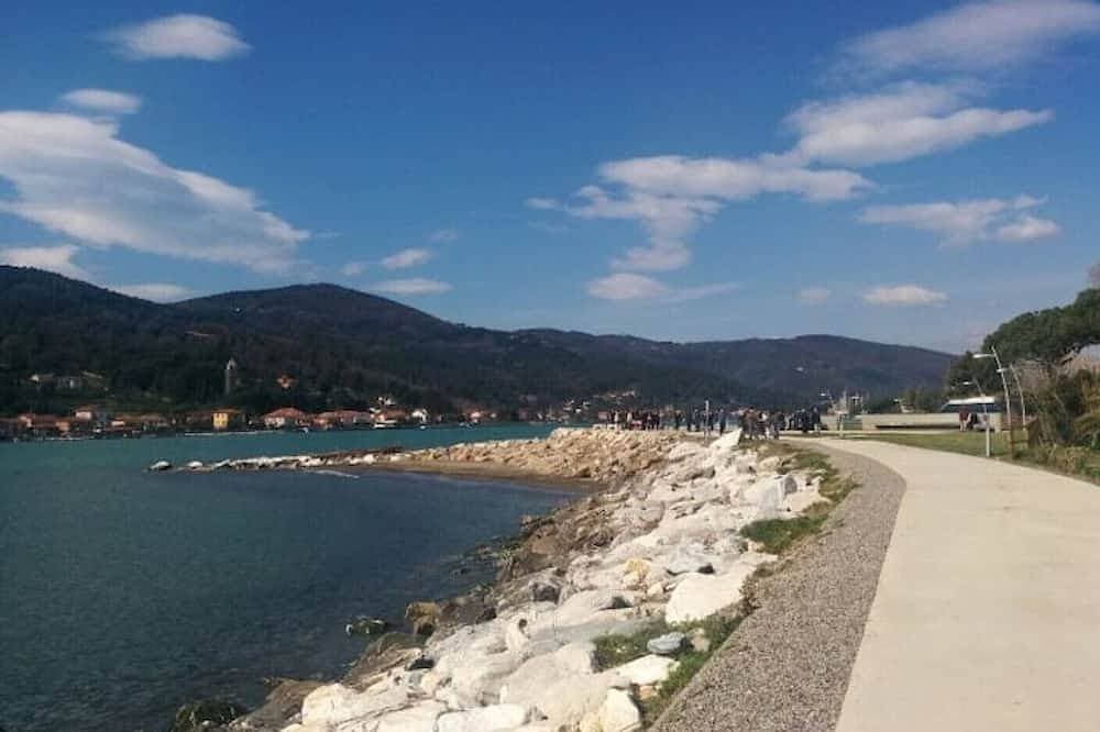 By the sea, 3 bedrooms, garden, and private parking spaces, near Lerici and the Cinque Terre 1
