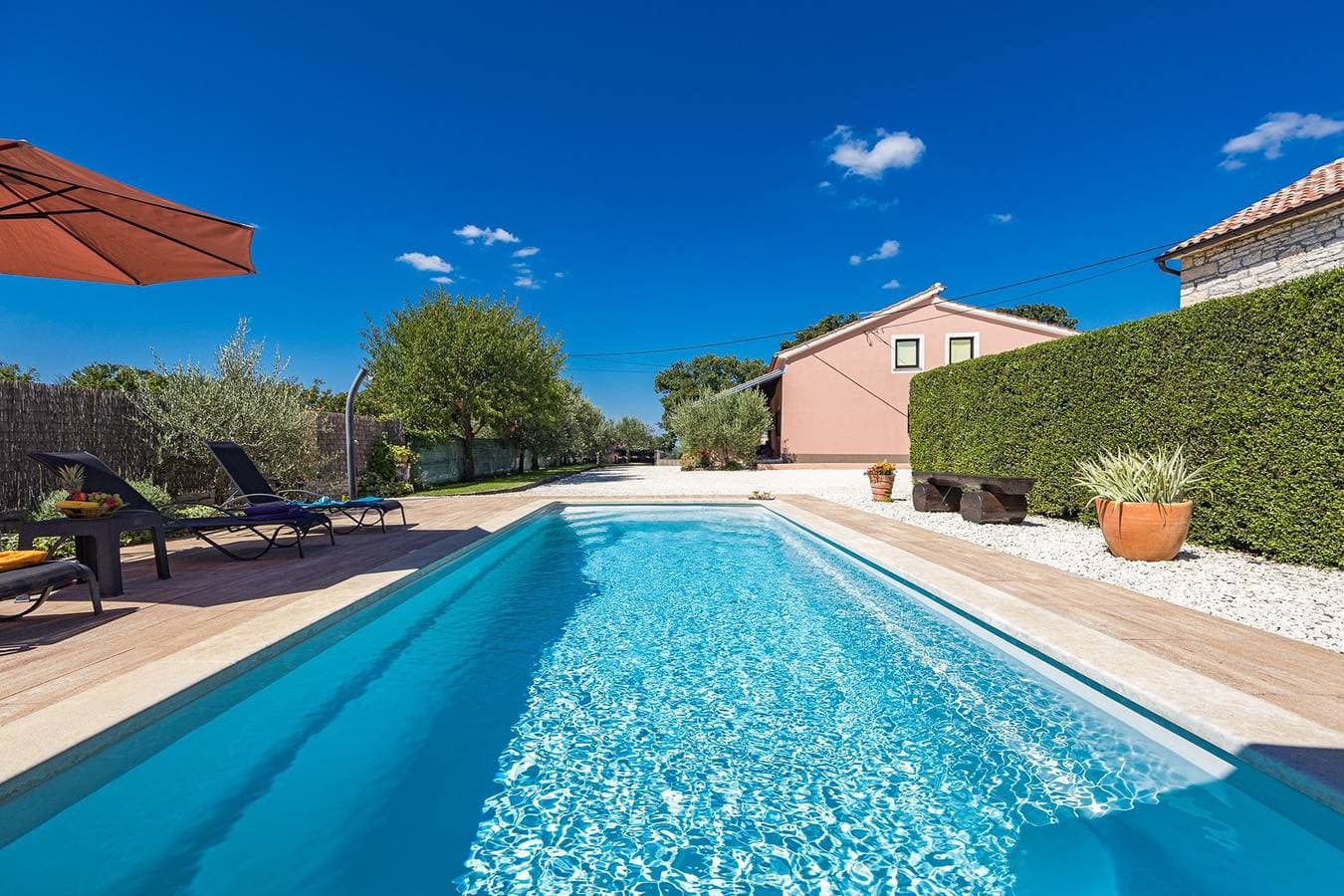 Schönes Haus mit Privatpool und großem Hof 1