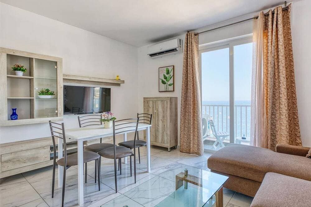 Foto 8 von 30: Seafront 1Br home w/private balcony & AC in Qawra