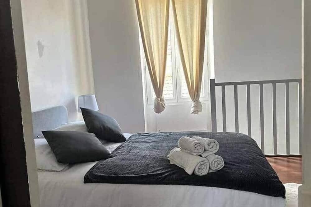 Foto 2 von 7: Charming apartment in the heart of Rueil-Malmaison.