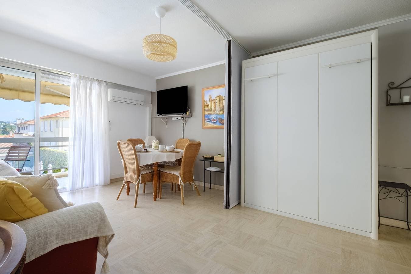 Foto 4 von 26: Studio 'Bellevue Cannes' mit Bergblick, Gemeinschaftspool und Klimaanlage