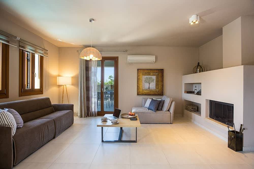 Foto 8 von 22: Aphrodite Villa, Family Paradise with Heated Pool