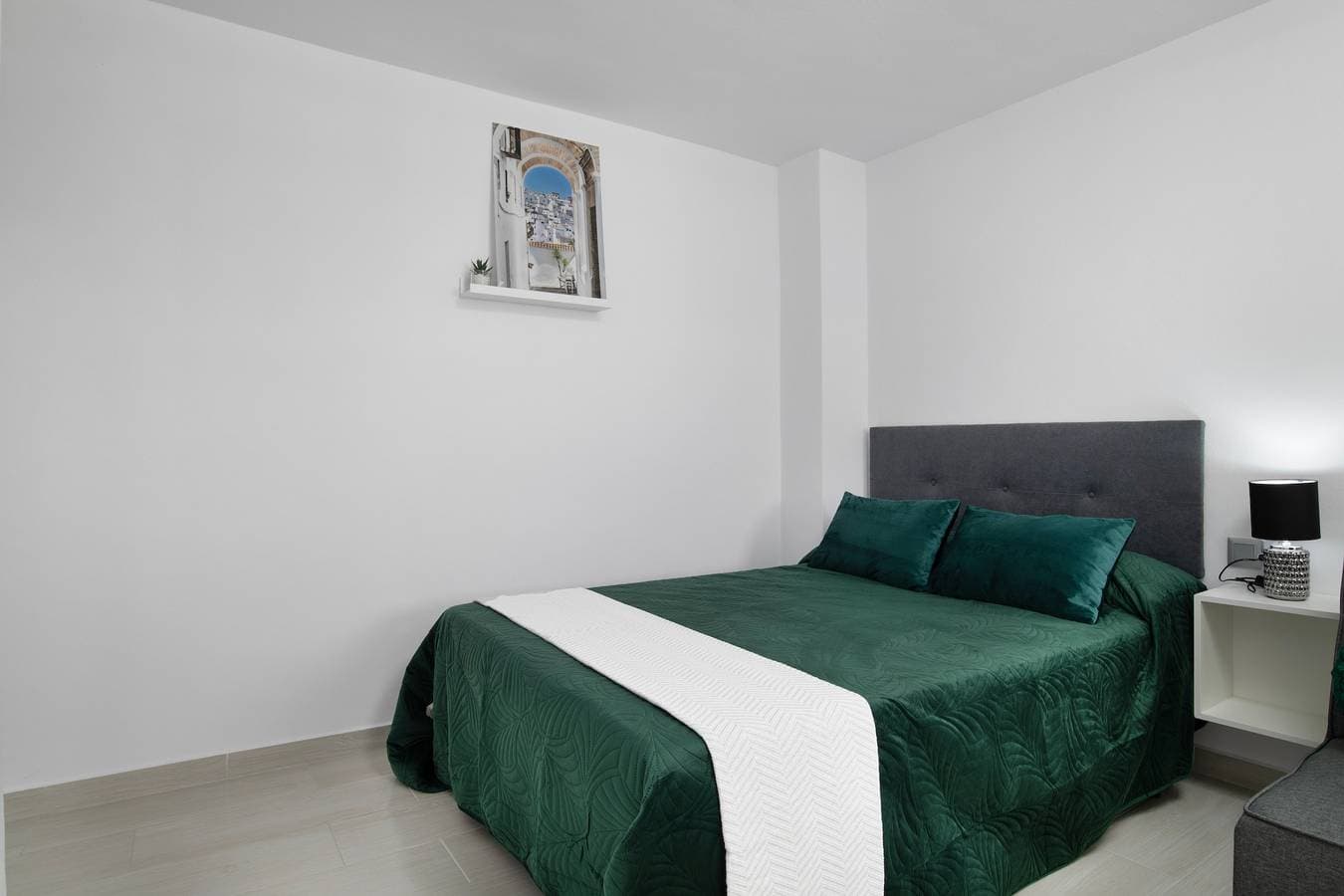 Foto 6 von 25: Einzimmerapartment 'Loft Marina' mit Gemeinschaftspool, WLAN und Klimaanlage