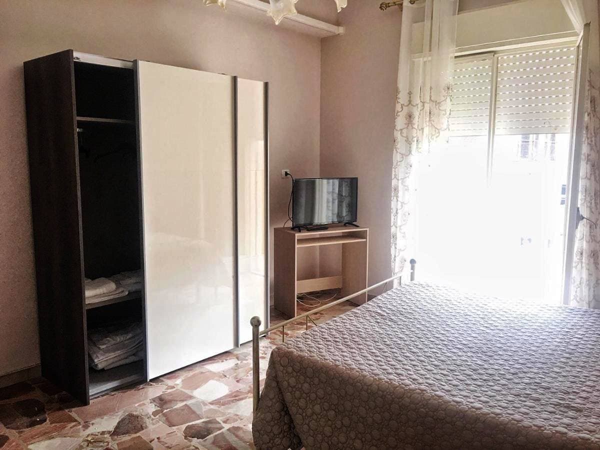 Foto 2 von 5: Double Room with Shared Bathroom and Terrace