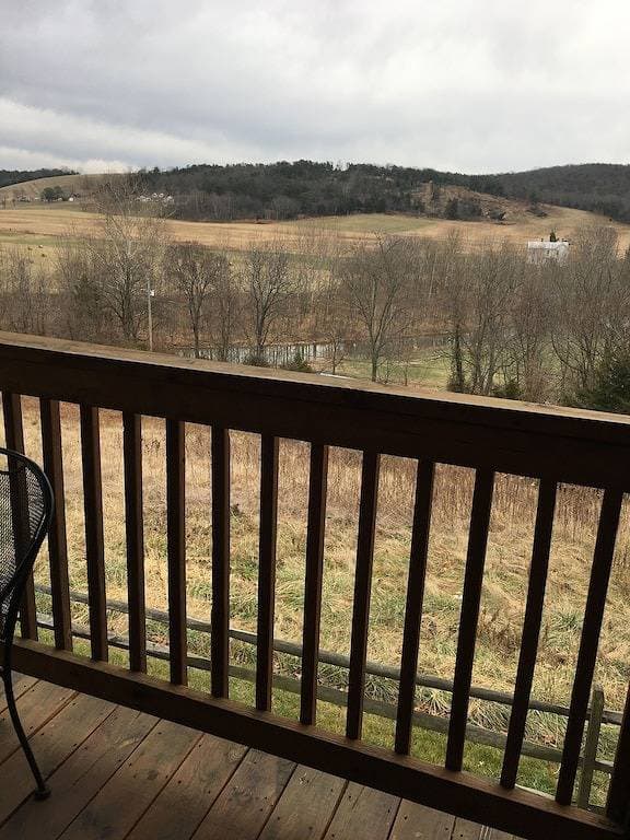 Foto 6 von 45: Potomac Overlook, New Log Cabin Vor Eingang zum Loch Smoke