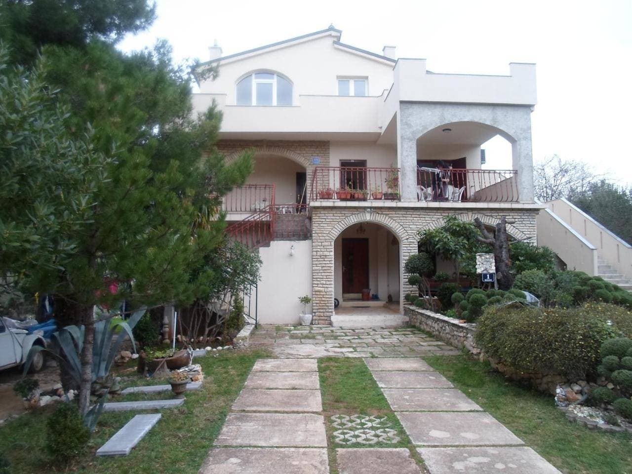 Apartments Davor 1