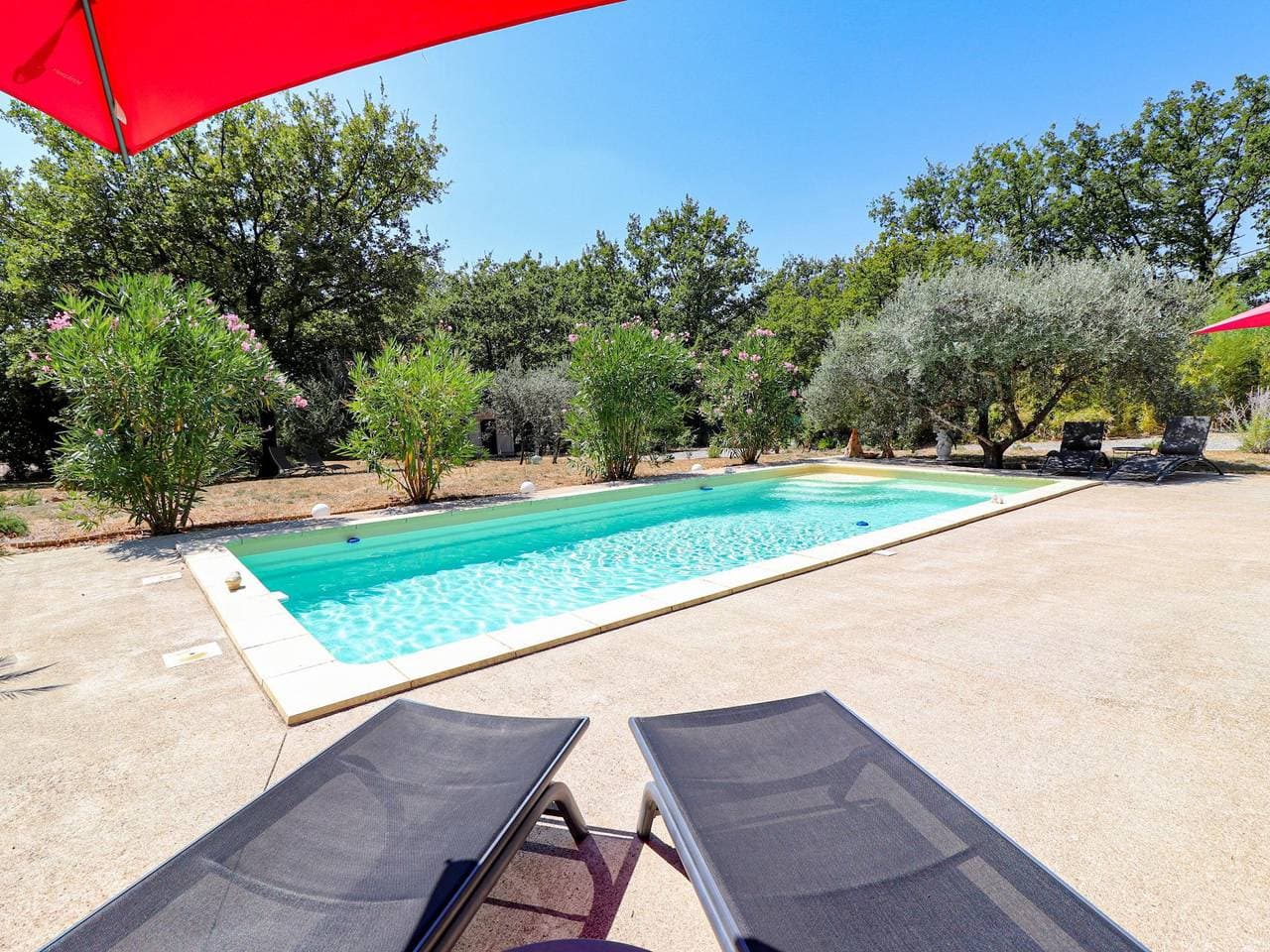 Herrliche Villa mit Pool und Garten
 1