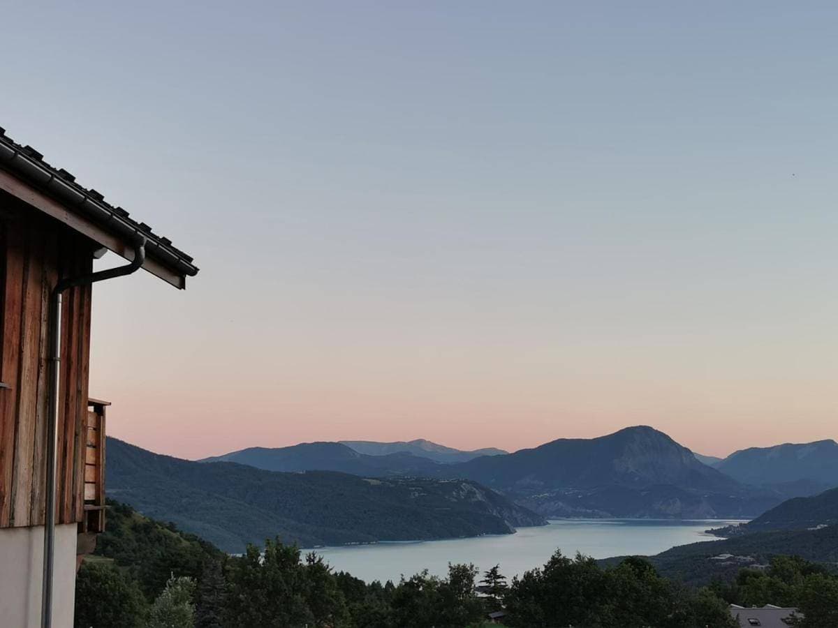 T2 vue lac serre ponçon piscine & tennis 1