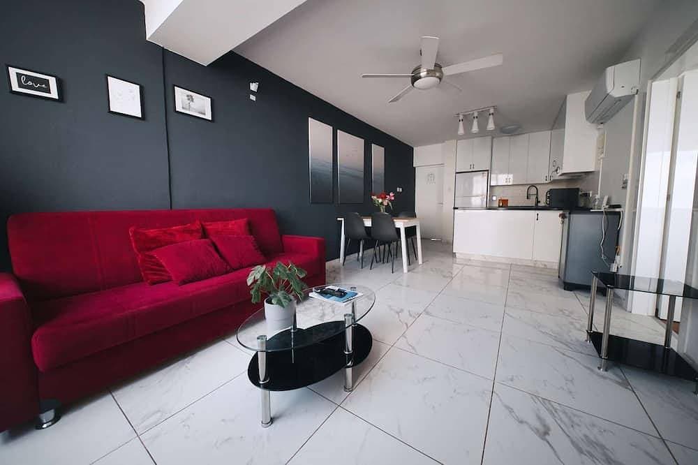Cozy Sea View Apt w/ pool access + Netflix 1