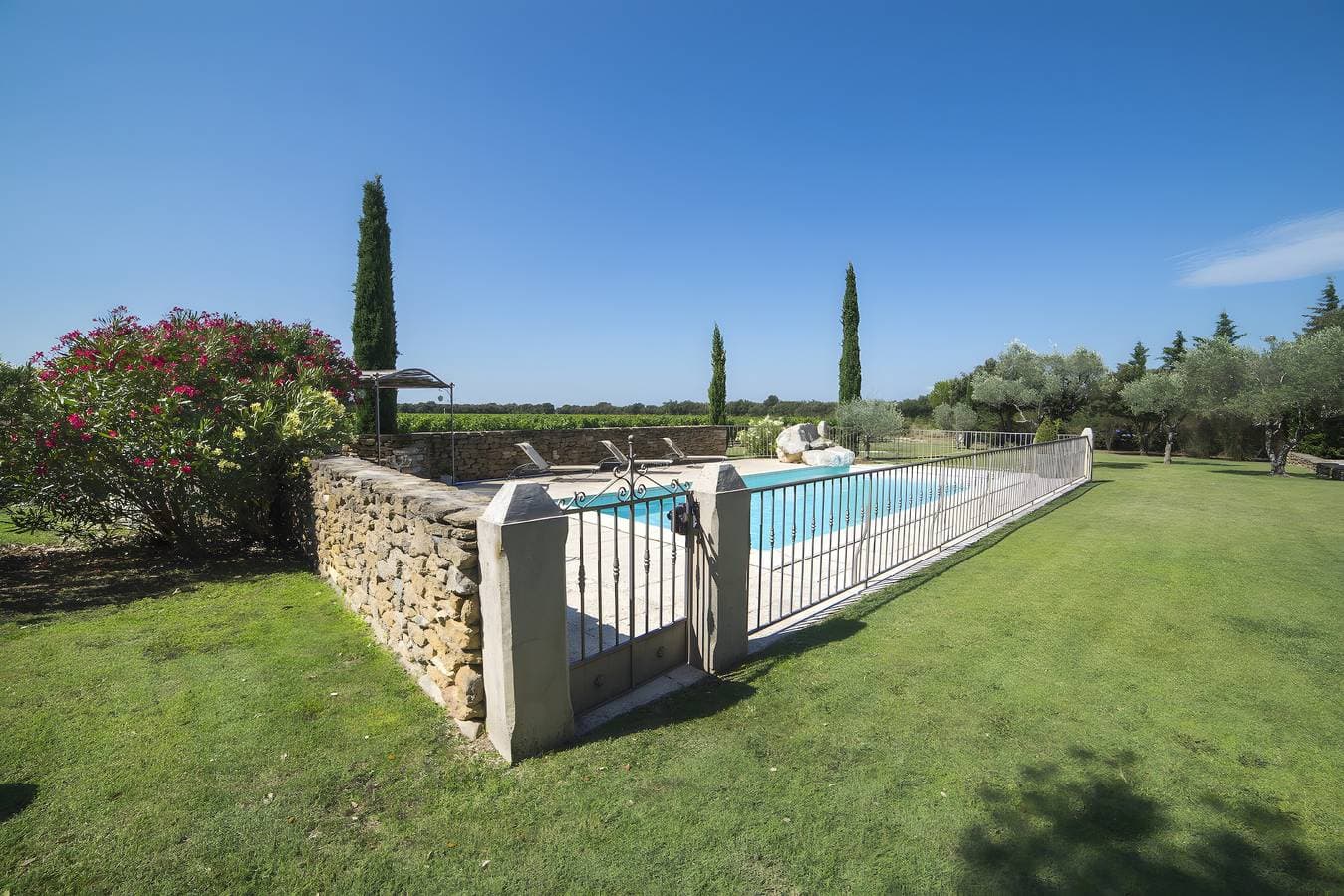 Foto 7 von 13: Le Petit Mas Provençal – Ruhiges Steinhaus mit Pool und Blick auf die Weinberge