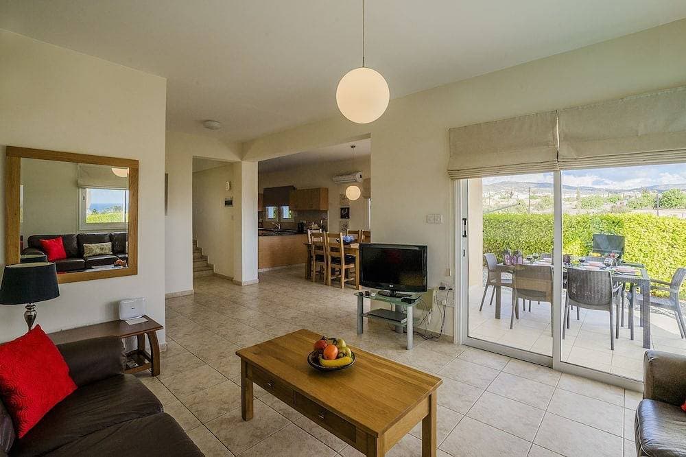 Foto 5 von 30: Villa Stella - Elevated & Secluded 3 Bedroom Detached Villa with Private Pool in Lower Peyia