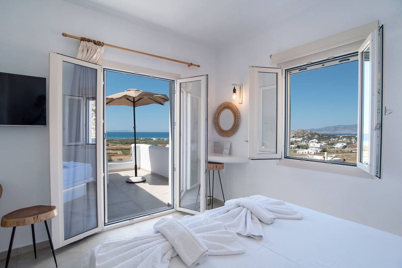 Foto 4 von 31: Ferienwohnung in einem Hotel 'Naxos Earth Suites Deluxe Double' mit Meerblick, WLAN und Klimaanlage