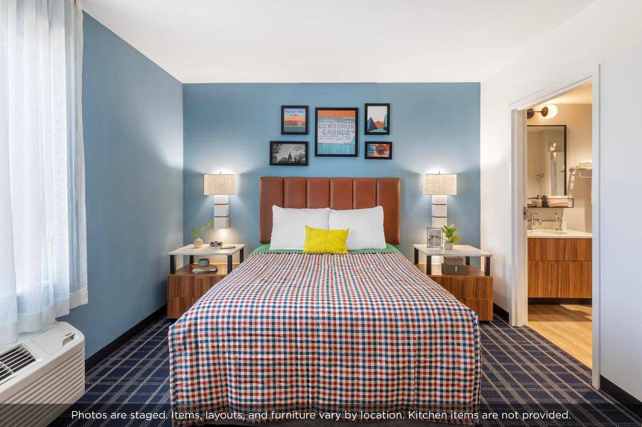 Foto 5 von 8: 1 Queen Bed Non-Smoking Studio w/ Kitchen