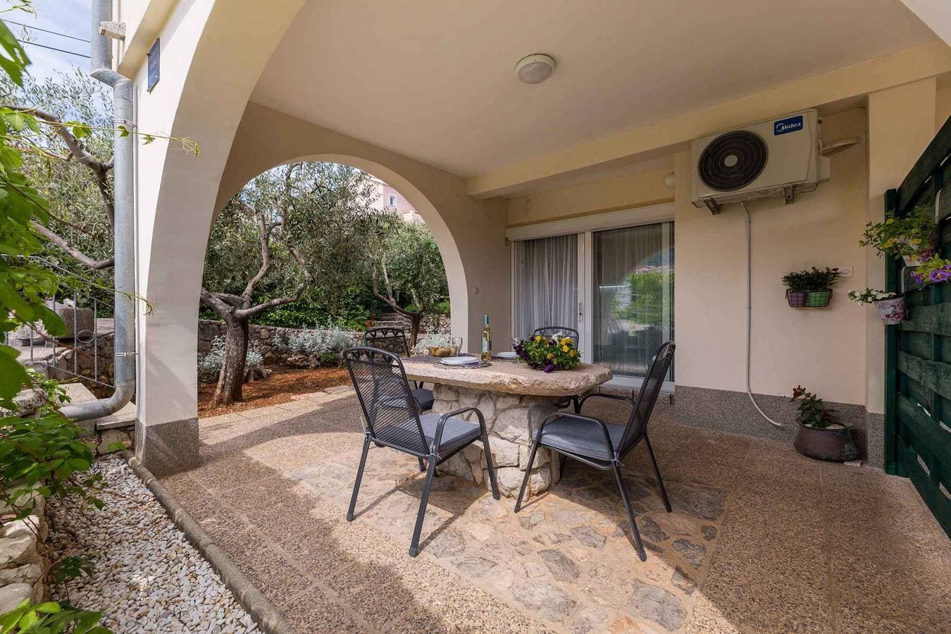 Foto 12 von 24: Ferienwohnung mit schöner Terrasse