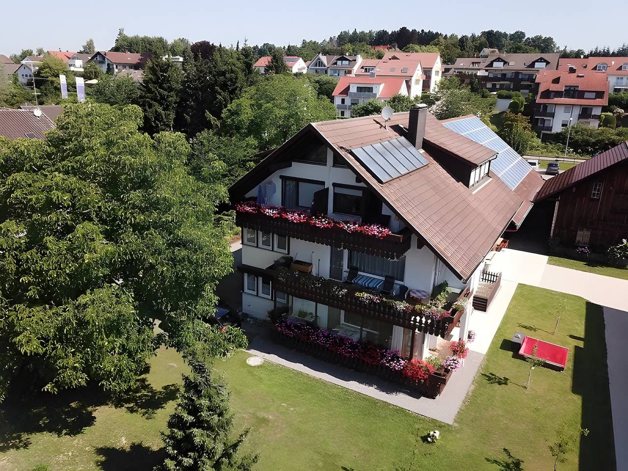 Foto 8 von 25: Ferienwohnung 'Diepold' mit Bergblick, Gemeinschaftsgarten und Wi-Fi