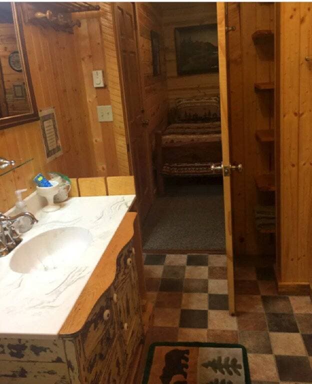 Foto 13 von 13: Mountain Peaks Inn, Old Baldy Mtn Suite, Downtown Hill City