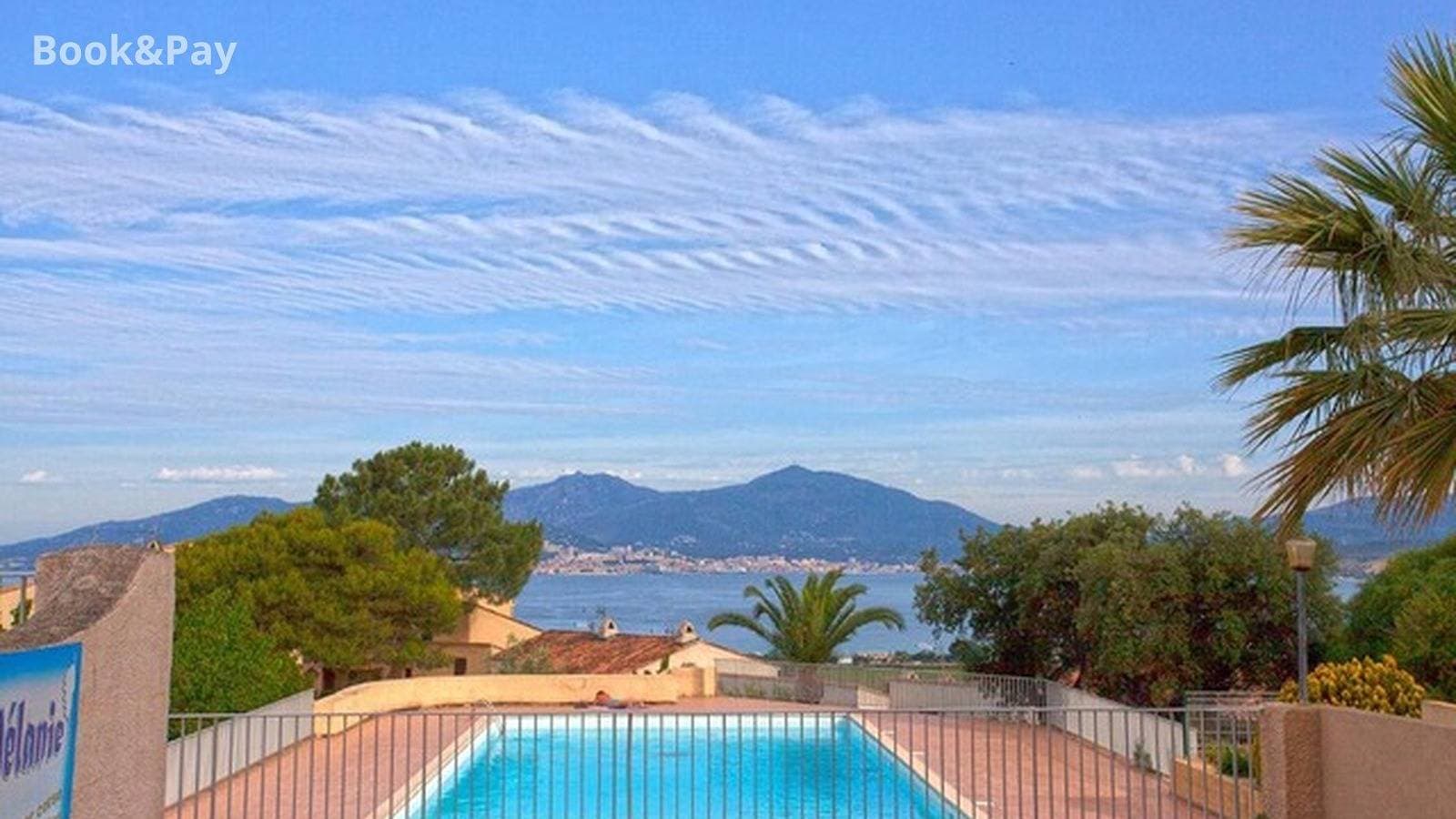 Foto 9 von 18: La Petite Felicità - Jolie Vue sur la Baie d'Ajaccio