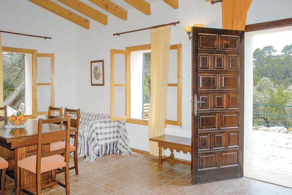Foto 12 von 25: Beautiful home in Estellencs