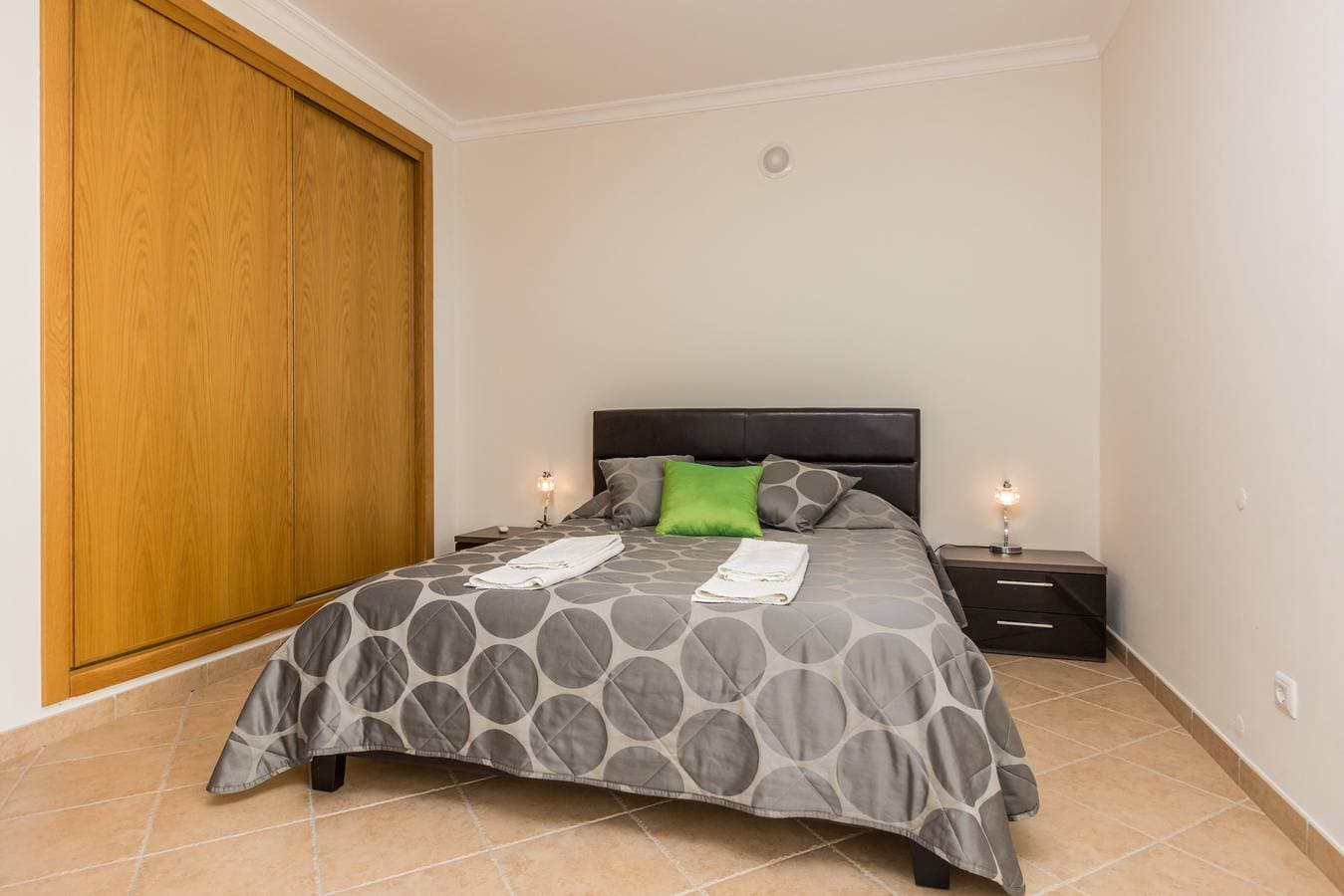 Foto 4 von 21: Moradia V3 com piscina Comum e WIFI by AlgarveManta (22V3)