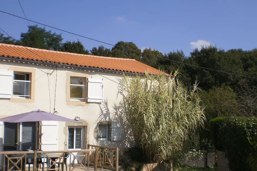Renoviertes altes Haus mit Terrassen, bis zu 6 Personen, La Gaubretière 1