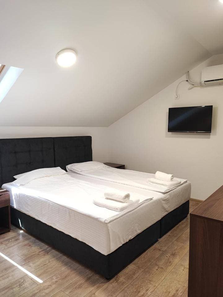 Foto 8 von 11: Triple Room with Bathroom