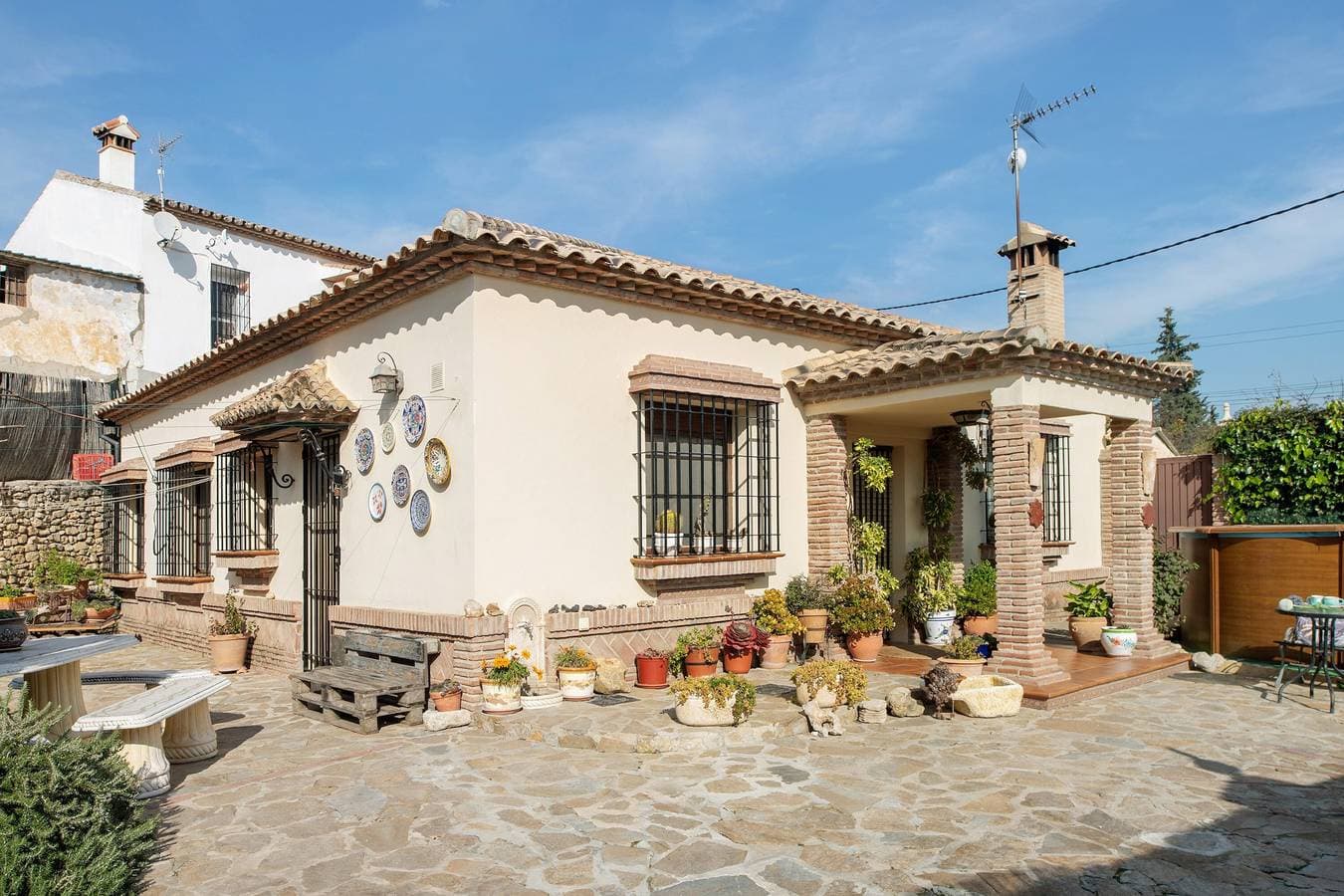 Foto 2 von 27: Ferienhaus 'Ayala' mit Bergblick, privatem Pool und Wi-Fi