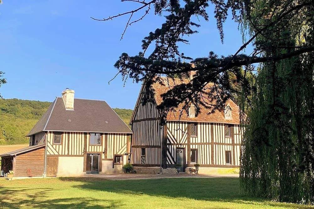 Romantic gîte for two in a green setting 1