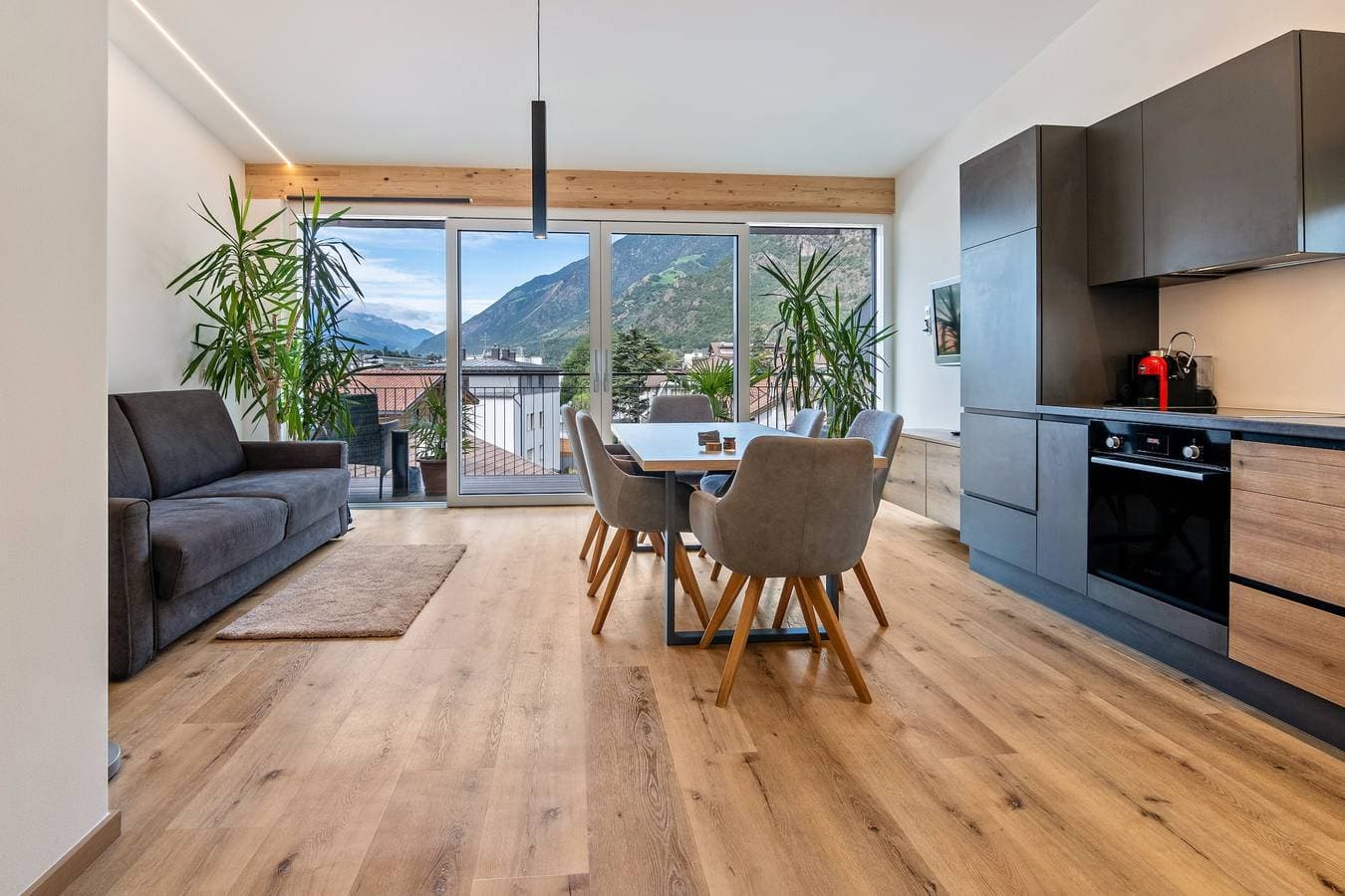 Foto 2 von 27: Ferienwohnung 'Penthouse - Vinschgau' mit Bergblick, Balkon und WLAN
