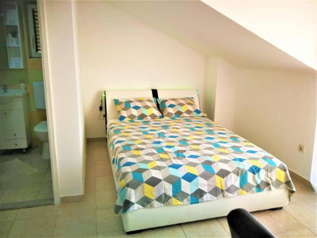 Foto 10 von 47: Apartments Milic - Studio Apartment with Sea View 4 - 2