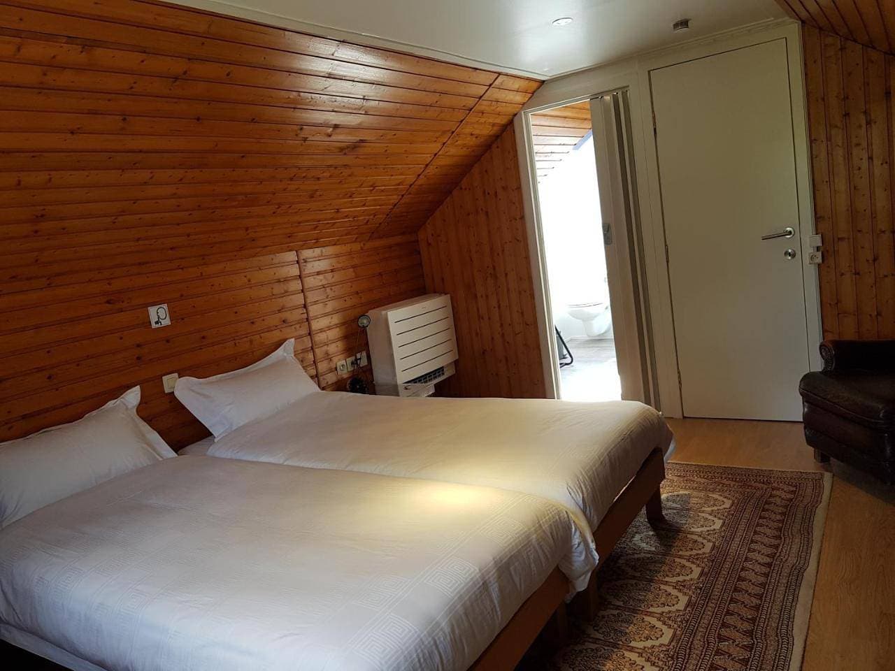 Foto 7 von 10: Double Room with Private Bathroom