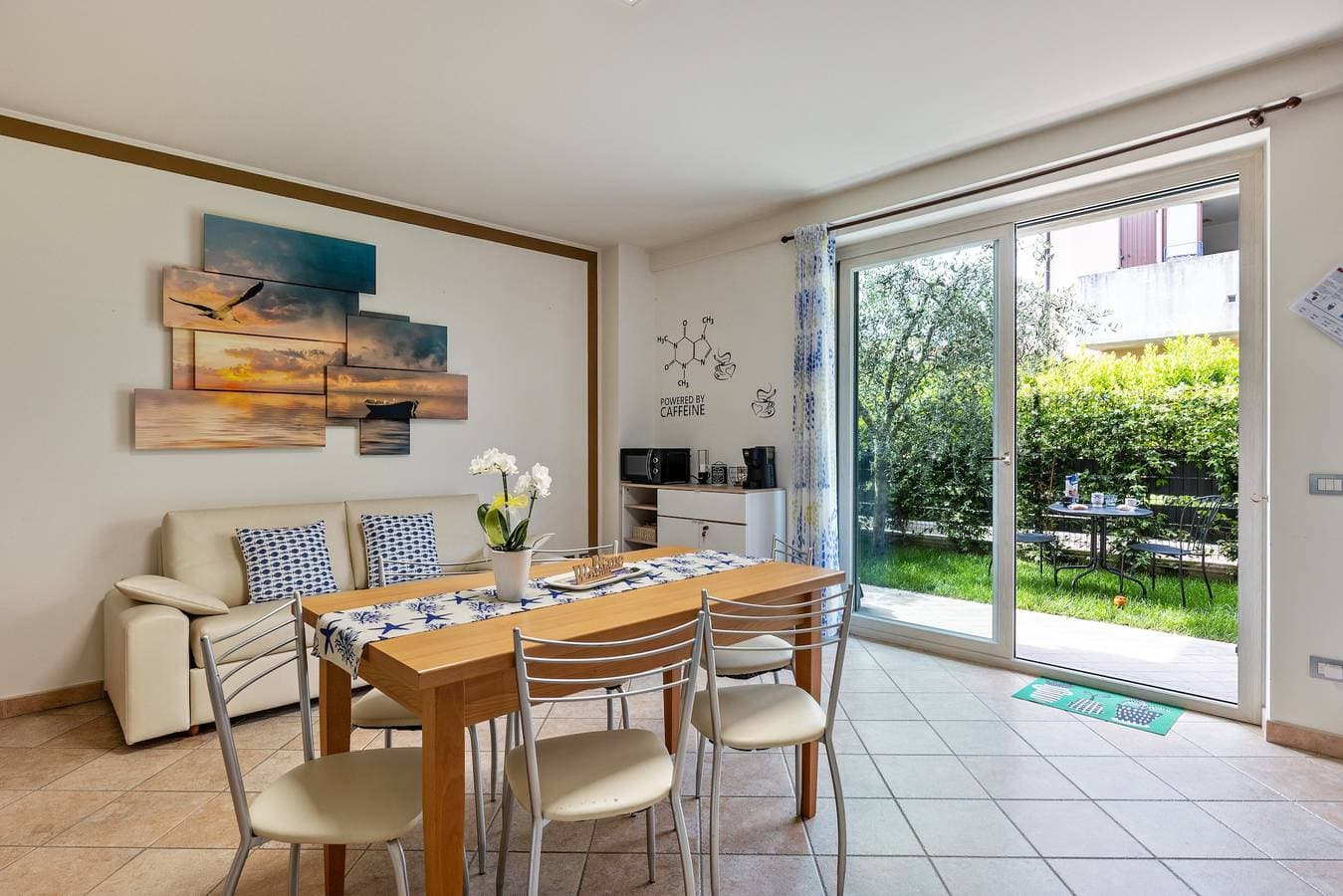 Foto 4 von 33: Helles Ferienwohnung 'Bluemoon' mit pool, WLAN und Klimaanlage