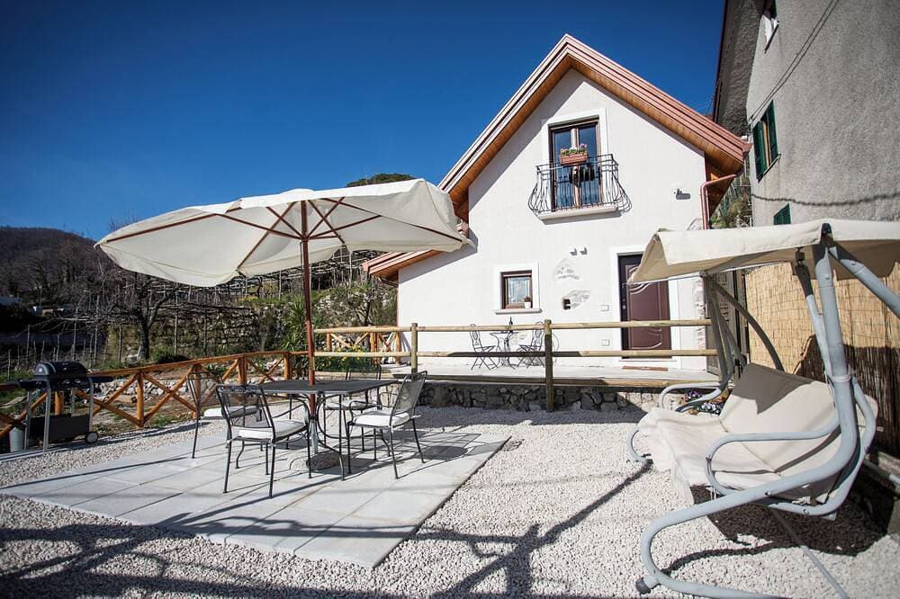 Grandma Olga's Little House: your Chalet for relaxation and privacy. 1