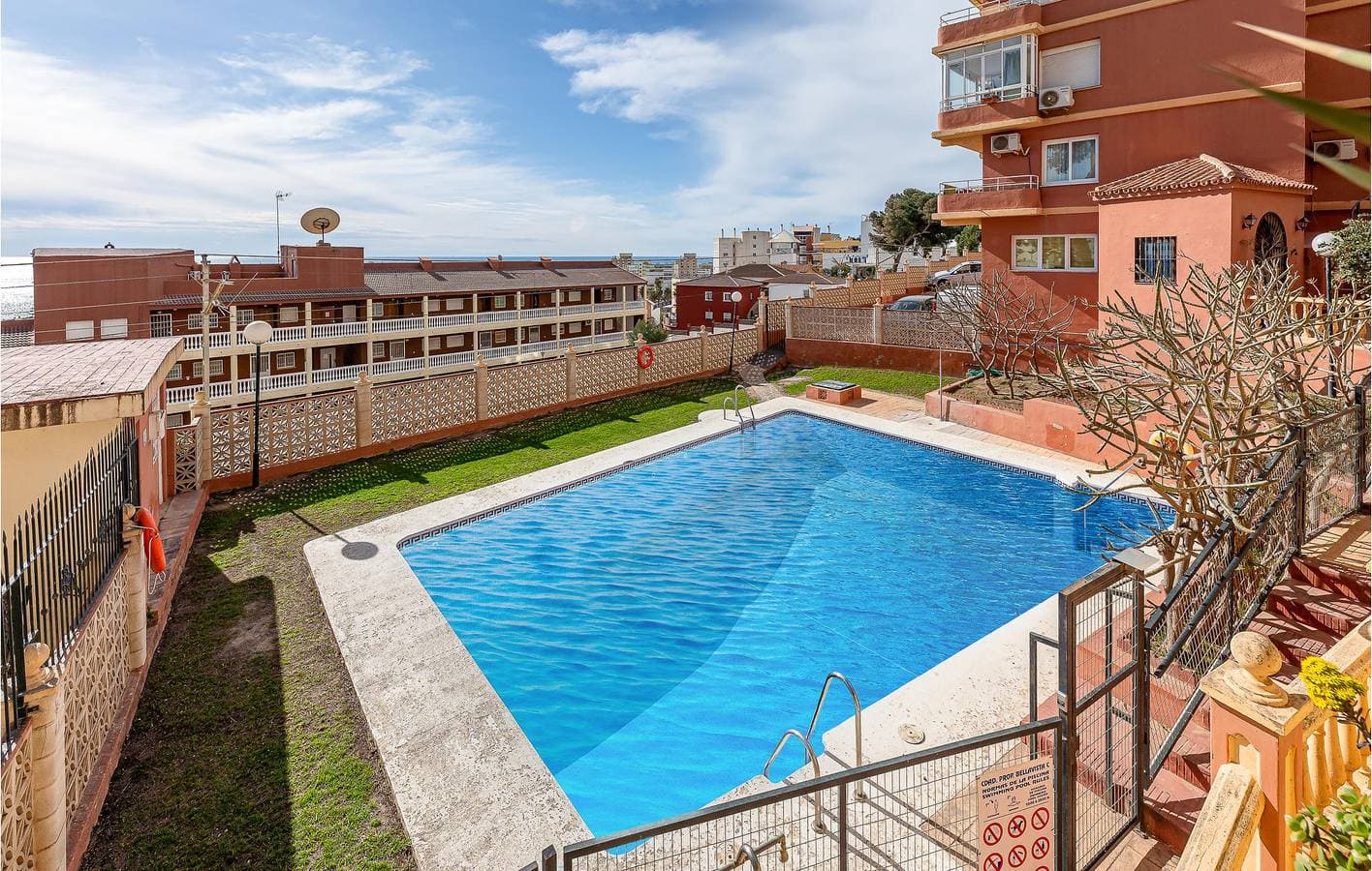 Foto 2 von 26: Appartement mit Meerblick: Pool, Terrasse, AC & WiFi