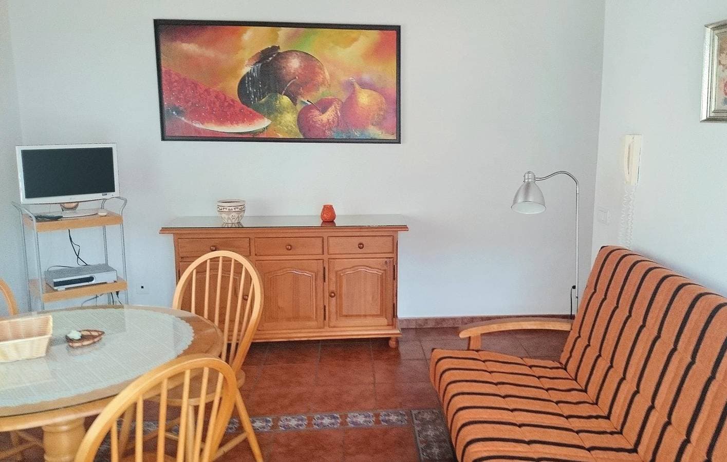 Foto 6 von 17: Wohnung mit Bergblick: Terrasse, Küche, Grill